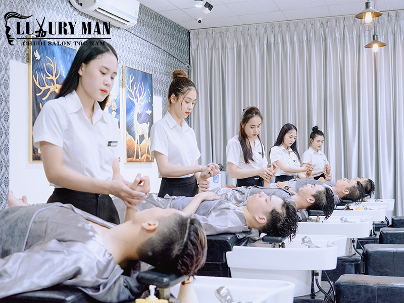 Trải nghiệm dịch vụ gội đầu massage thư giãn tại Luxury Man